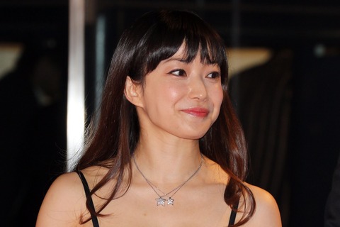 【芸能】菅野美穂は「CM消滅リスク」を背負ってなぜ脱いだのか/壮絶「芸能スキャンダル会見」秘史