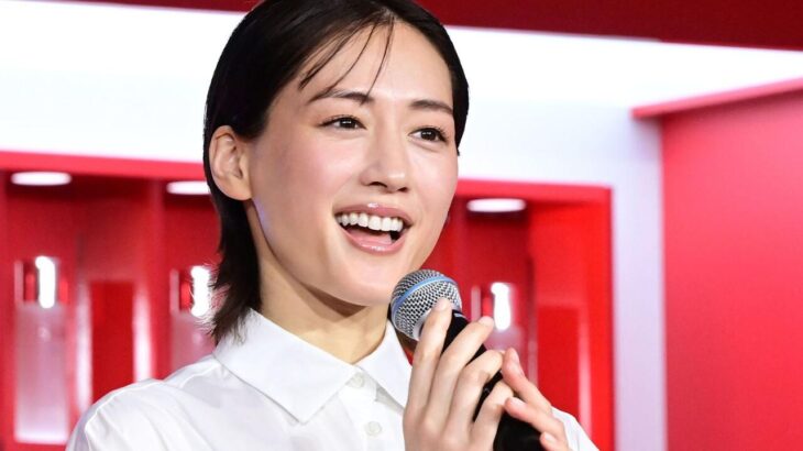 【芸能】綾瀬はるか、長澤まさみがスリットワンピ　広瀬すずはトレンチ風ワンピ　今週のファッションチェック（3月第2週）