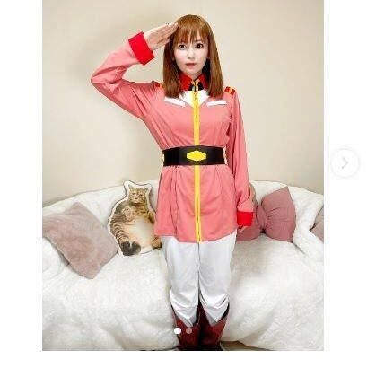 【芸能】中川翔子「ガンダム」コスが破壊力　赤制服で敬礼！ネット沸く「セイラさんだ」「軟弱者！ｗ」「若さ故の過ち」