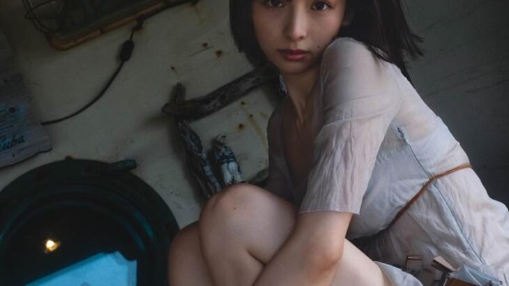 華村あすか、大胆ショット満載の写真集に思いを寄せるファン急増中！