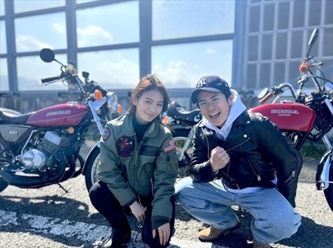 【芸能】かっこえー！　オリラジ藤森、真っ赤なヨンフォアでデートツーリング　バイク初心者な美女タレントに「俺がなんとかしなきゃ！」